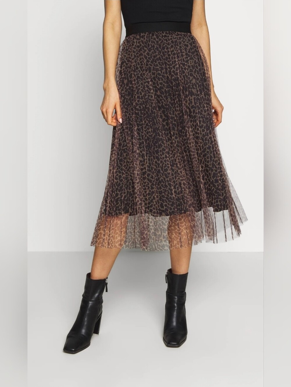 New Look Pleated Leopard-Print Overlay Midi Skirt in Brown